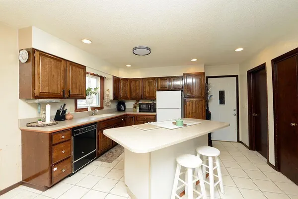 $289,900 | 631 7th Avenue East, West Fargo, ND 58078