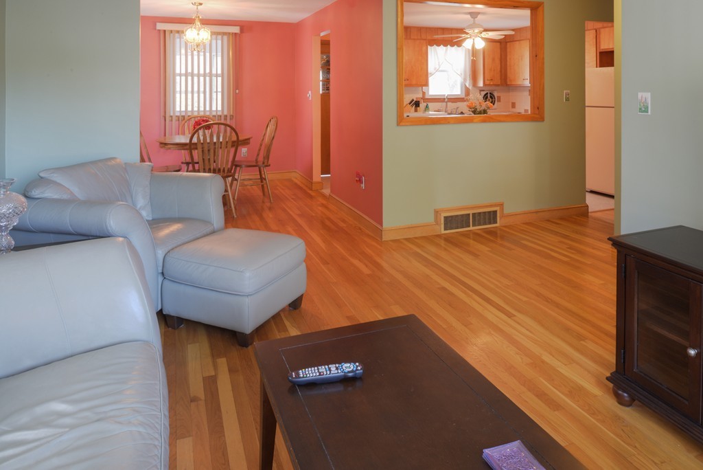 27 Maplewood Road Lynn, MA 01904 - Photo 11 of 23 Gallery Image 11