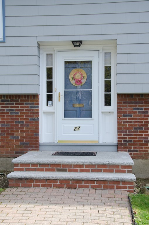 27 Maplewood Road Lynn, MA 01904 - Photo 3 of 23 Gallery Image 3