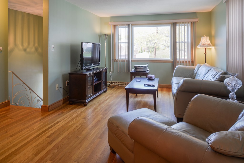 27 Maplewood Road Lynn, MA 01904 - Photo 8 of 23 Gallery Image 8