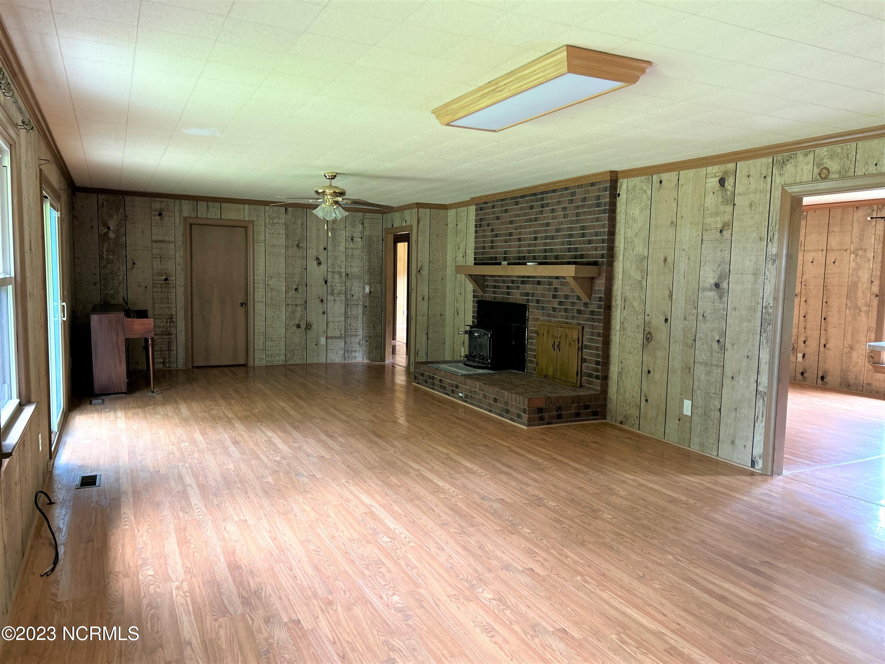 5182 Neuse Road Kinston, NC 28501 - Photo 10 of 46 Family Rm