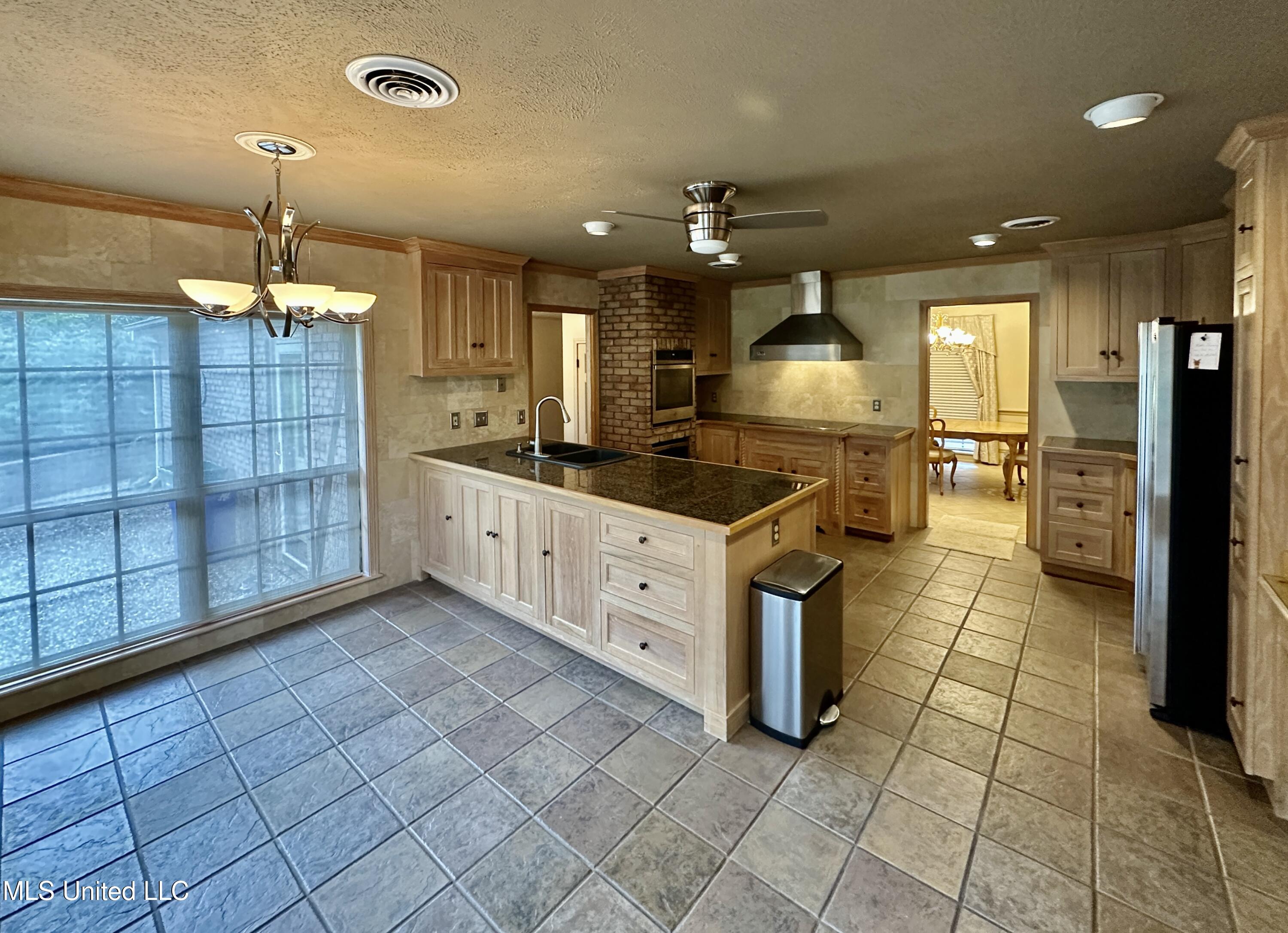 307 Longwood Drive Clinton, MS 39056 - Photo 11 of 27 kitchen2