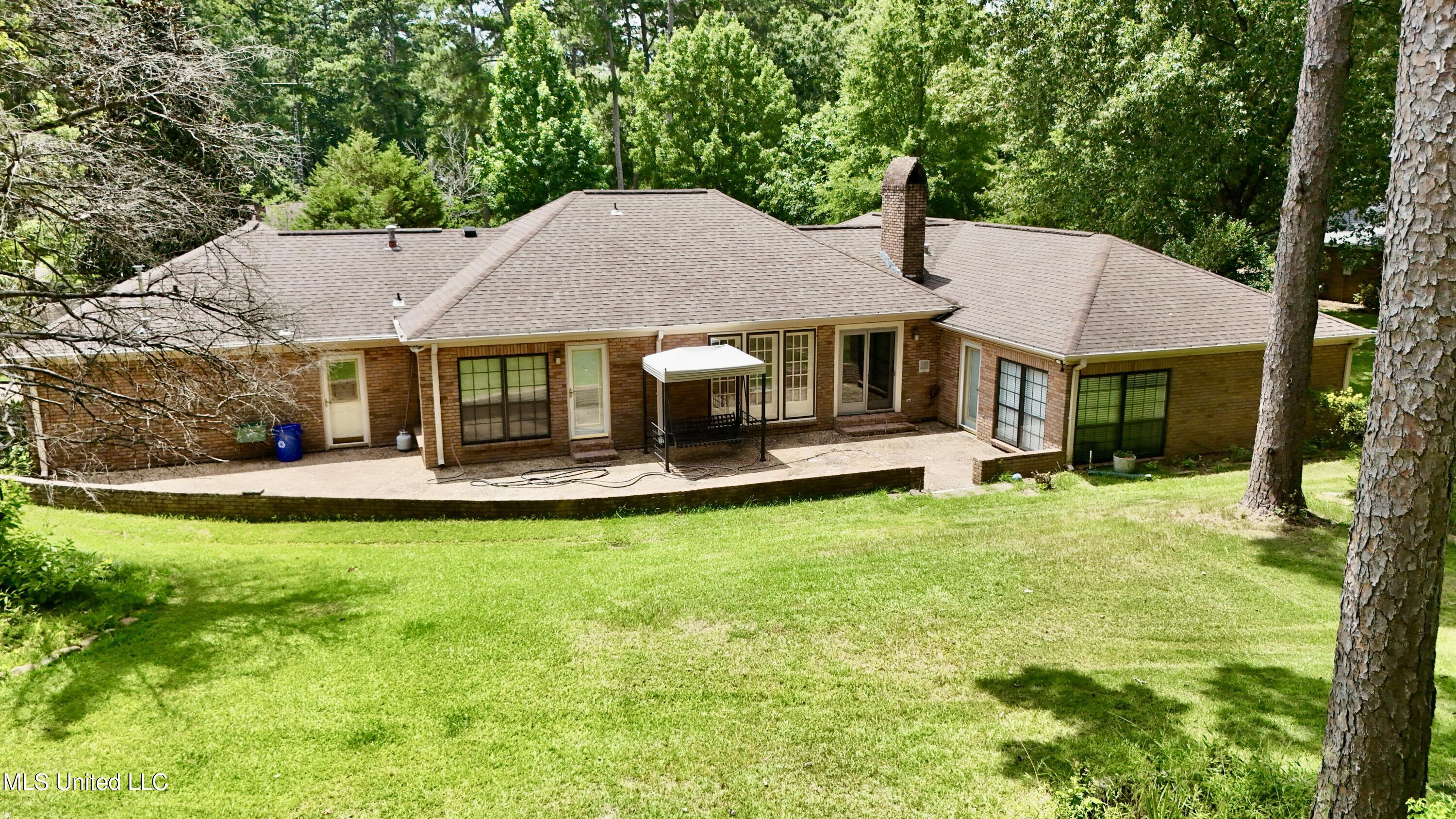 307 Longwood Drive Clinton, MS 39056 - Photo 2 of 27 dji_fly_20250717_120426_0140_17527719239