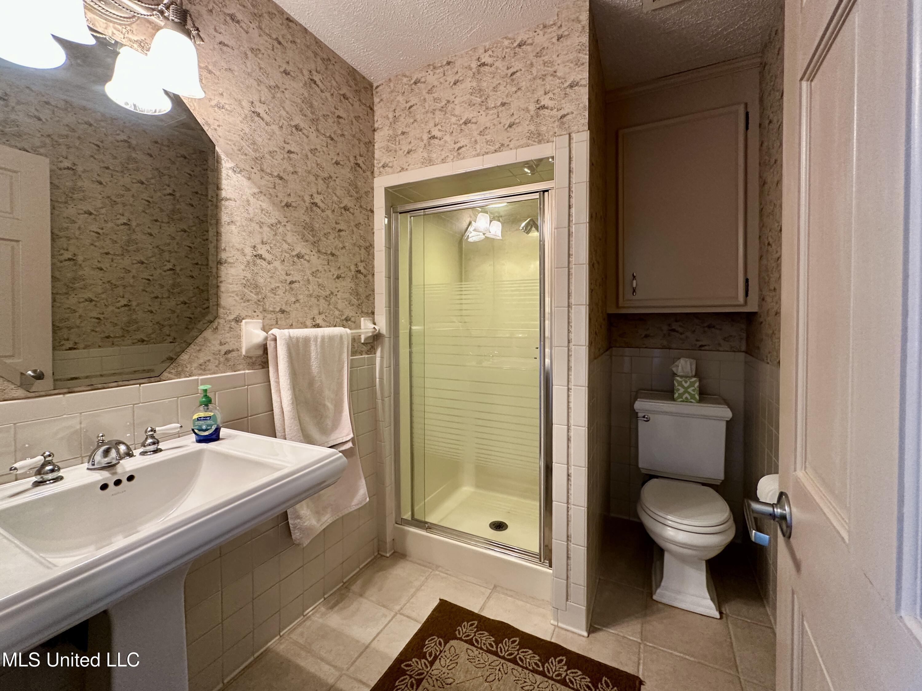 307 Longwood Drive Clinton, MS 39056 - Photo 23 of 27 mudroombath