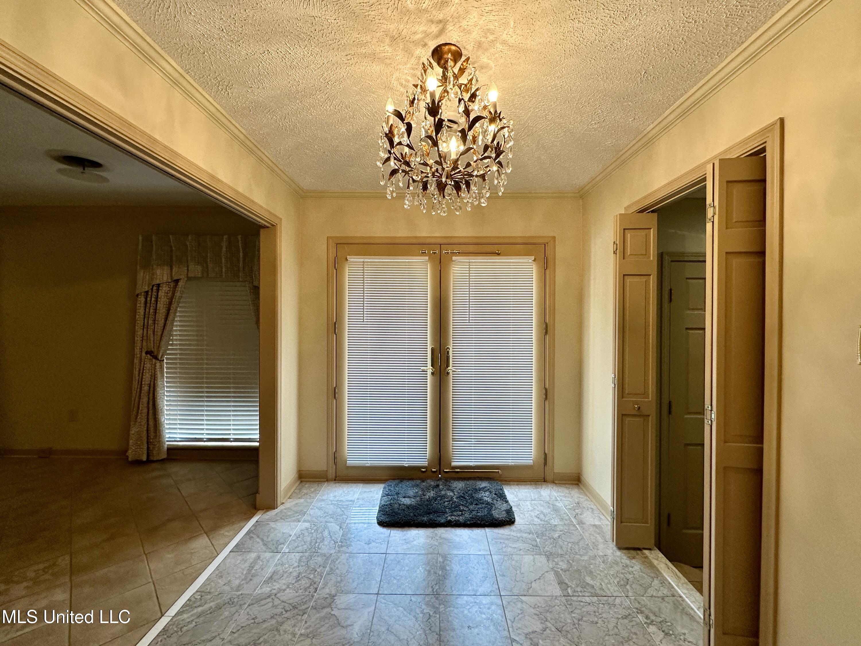 307 Longwood Drive Clinton, MS 39056 - Photo 5 of 27 Foyer