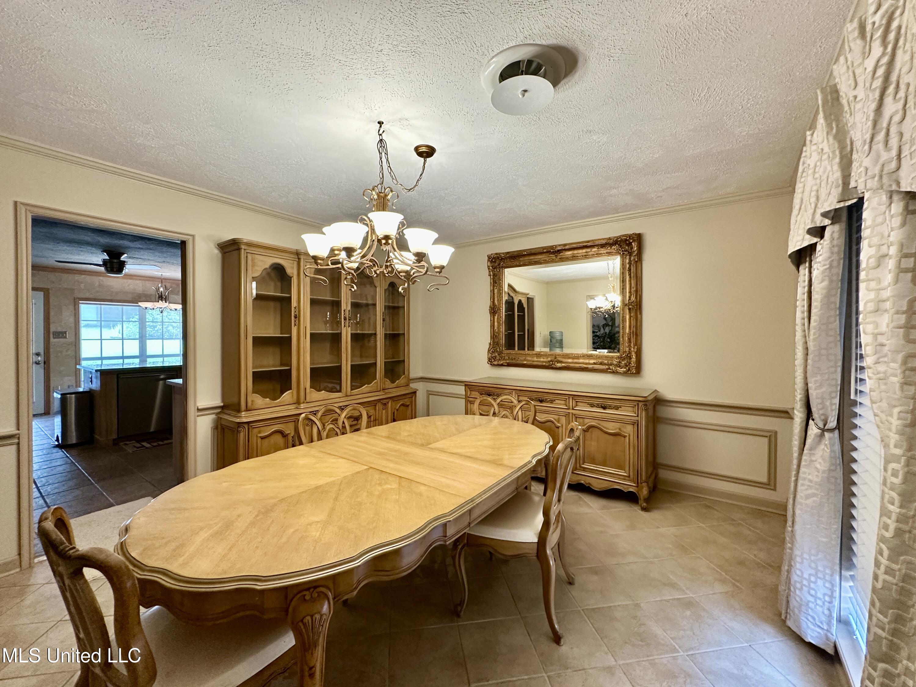 307 Longwood Drive Clinton, MS 39056 - Photo 6 of 27 Formal dining3