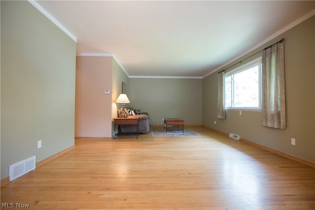 1118 Homestead Road Cleveland, OH 44121 - Photo 5 of 29