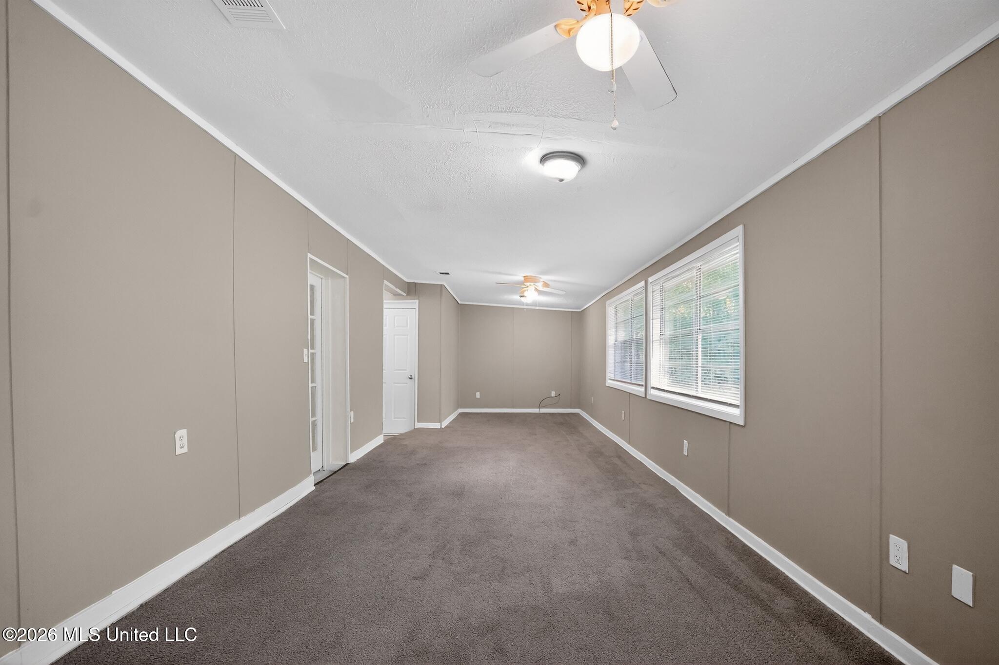 1523 Winchester Street Jackson, MS 39211 - Photo 17 of 34 17_1523_Winchester_St-Living_room-6787
