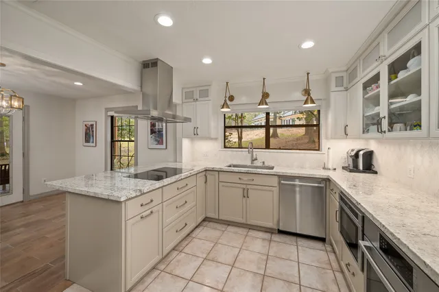 $725,000 | 20404 Doral Drive, Point Blank, TX 77364