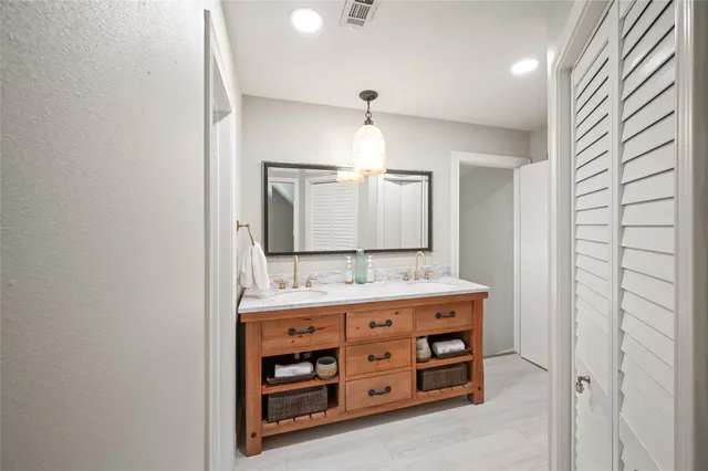 $725,000 | 20404 Doral Drive, Point Blank, TX 77364