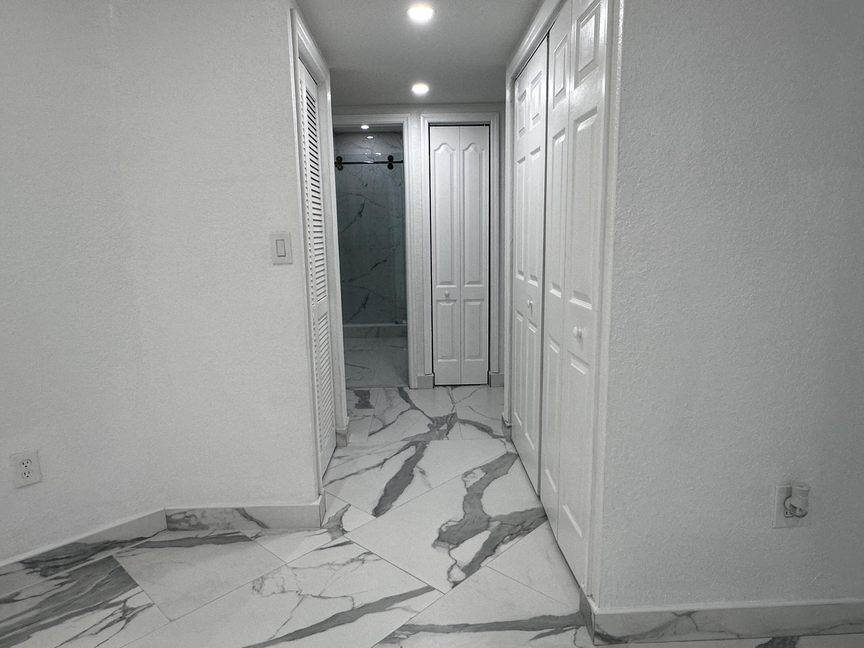 300 East 4th Street, Unit 103 Hialeah, FL 33010 - Photo 15 of 27 Hallway