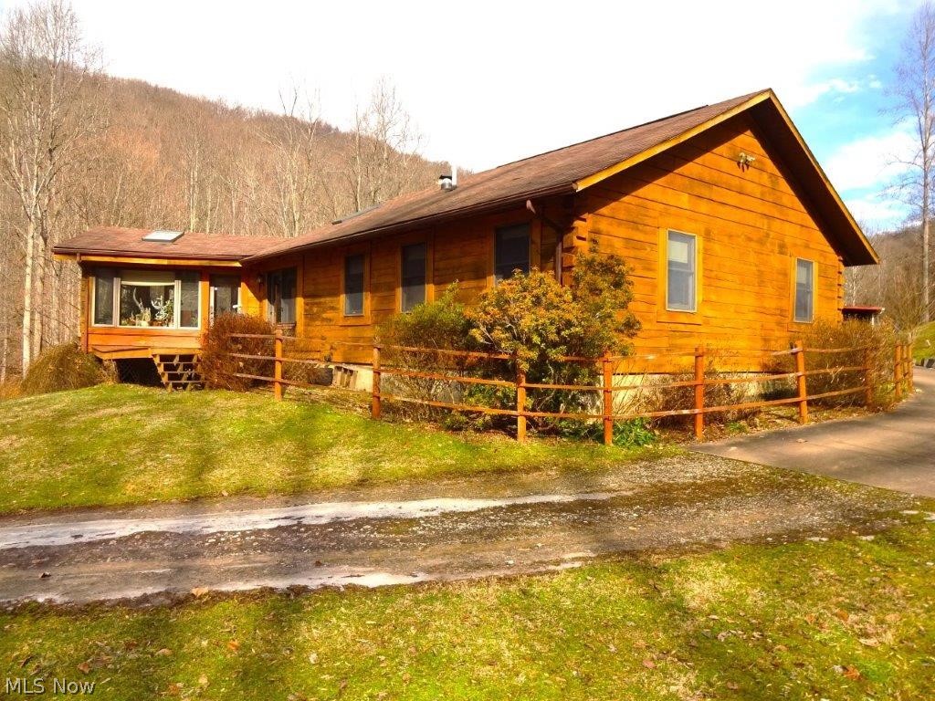 592 Granny She Road Chloe, WV 25235 - Photo 4 of 26