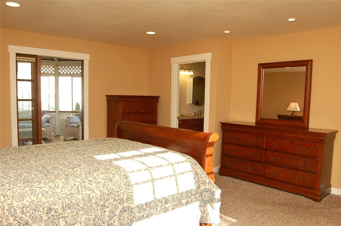 4244 Wiggins Road Southeast Olympia, WA 98501 - Photo 11 of 20 Gallery Image 11