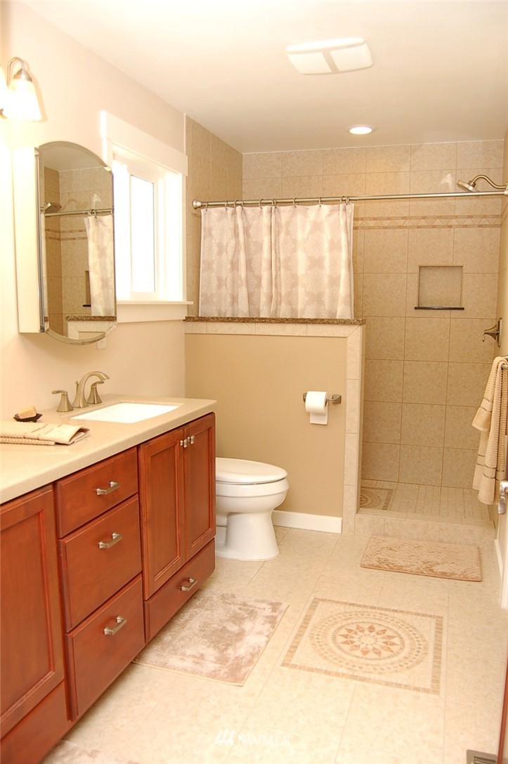 4244 Wiggins Road Southeast Olympia, WA 98501 - Photo 13 of 20 Gallery Image 13