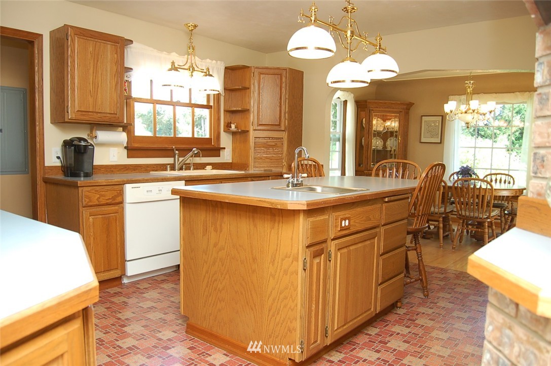 4244 Wiggins Road Southeast Olympia, WA 98501 - Photo 7 of 20 Gallery Image 7