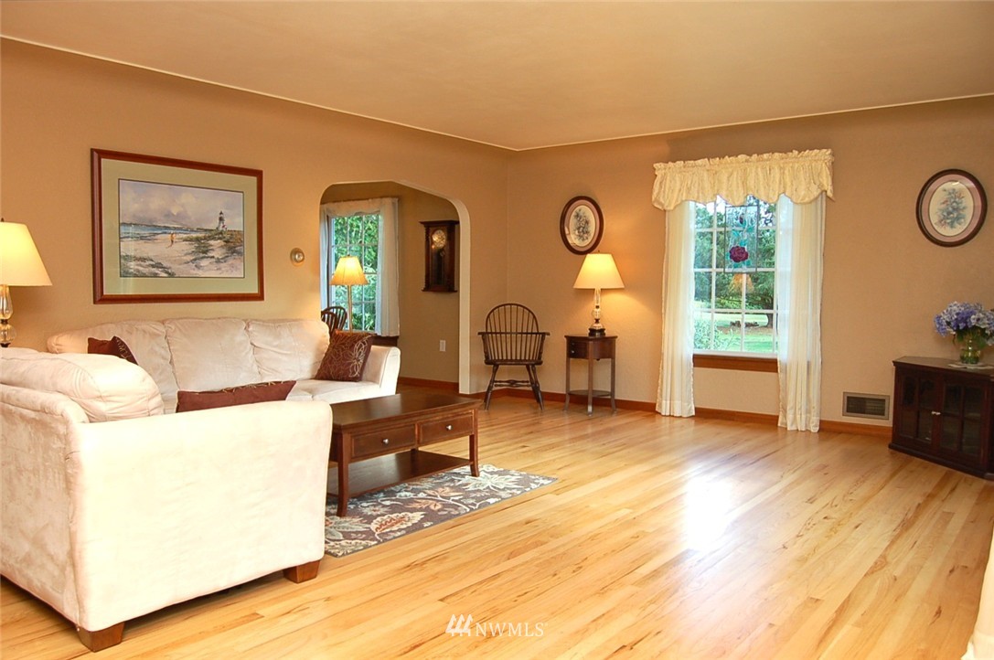 4244 Wiggins Road Southeast Olympia, WA 98501 - Photo 9 of 20 Gallery Image 9
