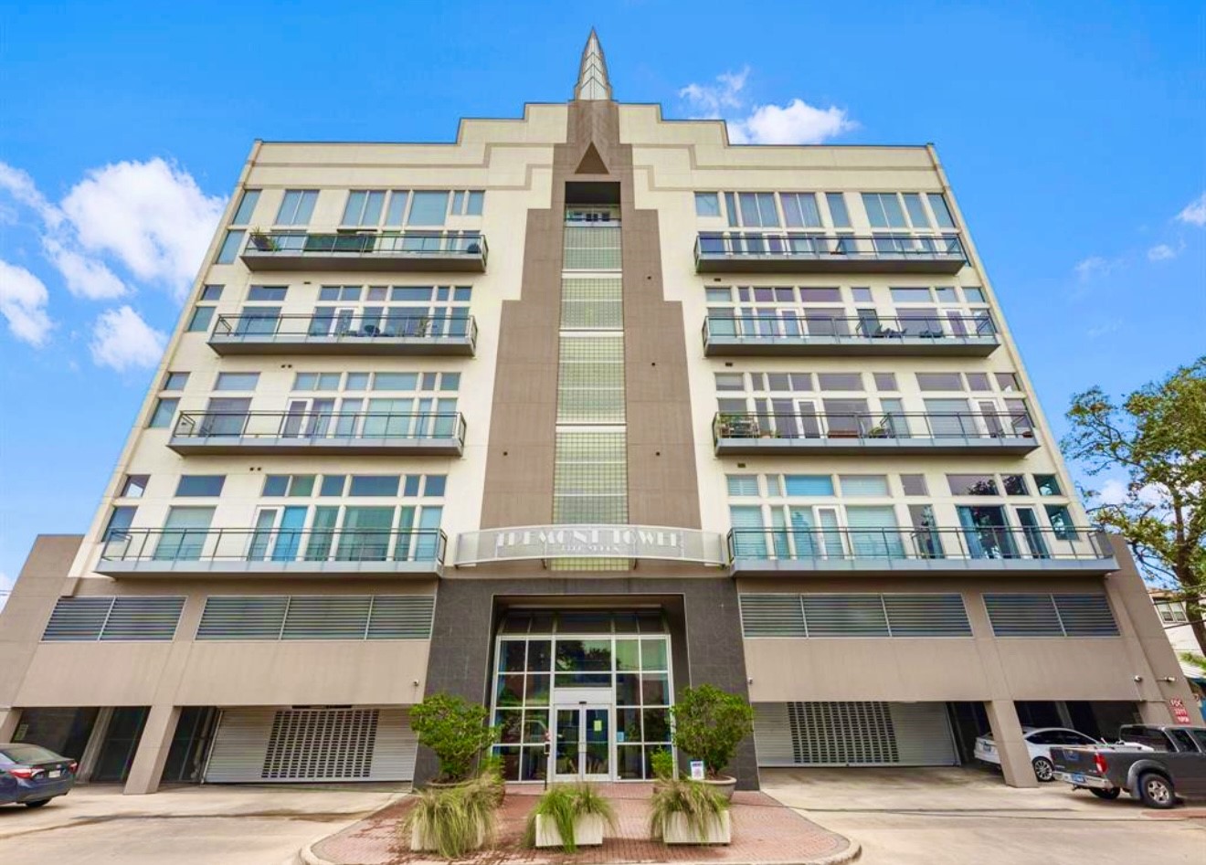 3311 Yupon Street, Unit 609 Houston, TX 77006 - Photo 16 of 16 front view of a building
