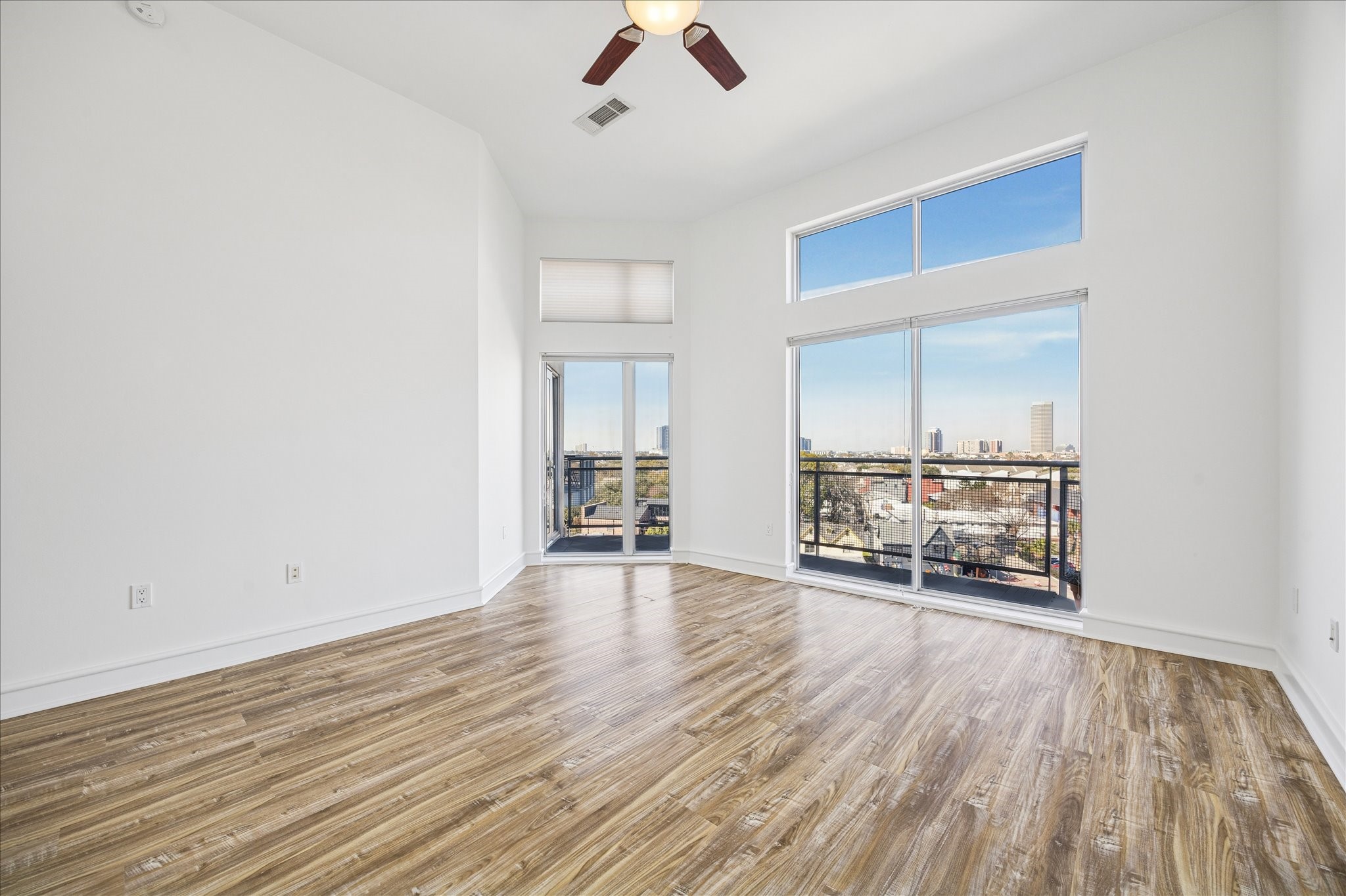 3311 Yupon Street, Unit 609 Houston, TX 77006 - Photo 10 of 16 an empty room with wooden floor and windows