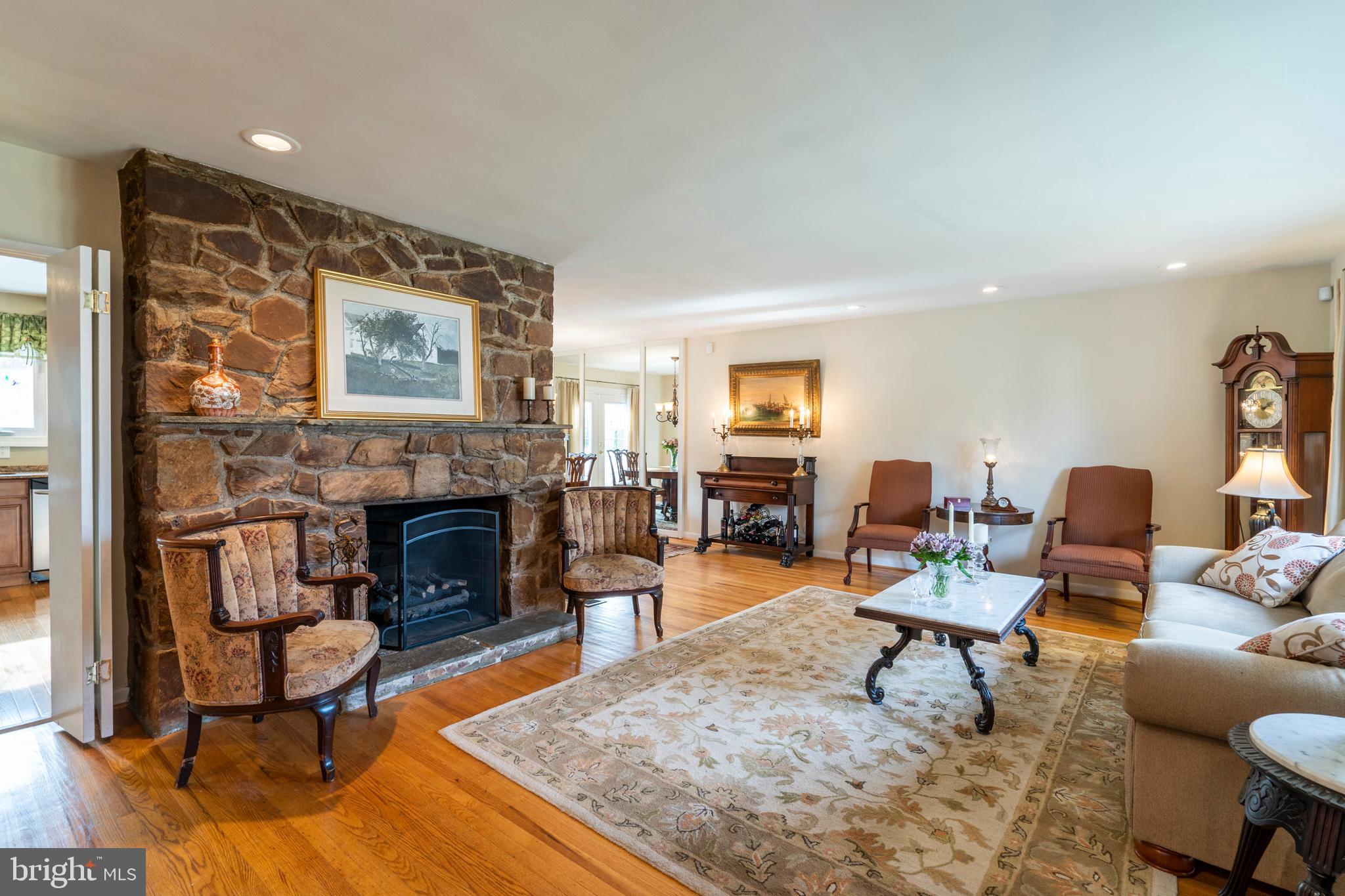 117 Whitemarsh Road Ardmore, PA 19003 - Photo 3 of 38