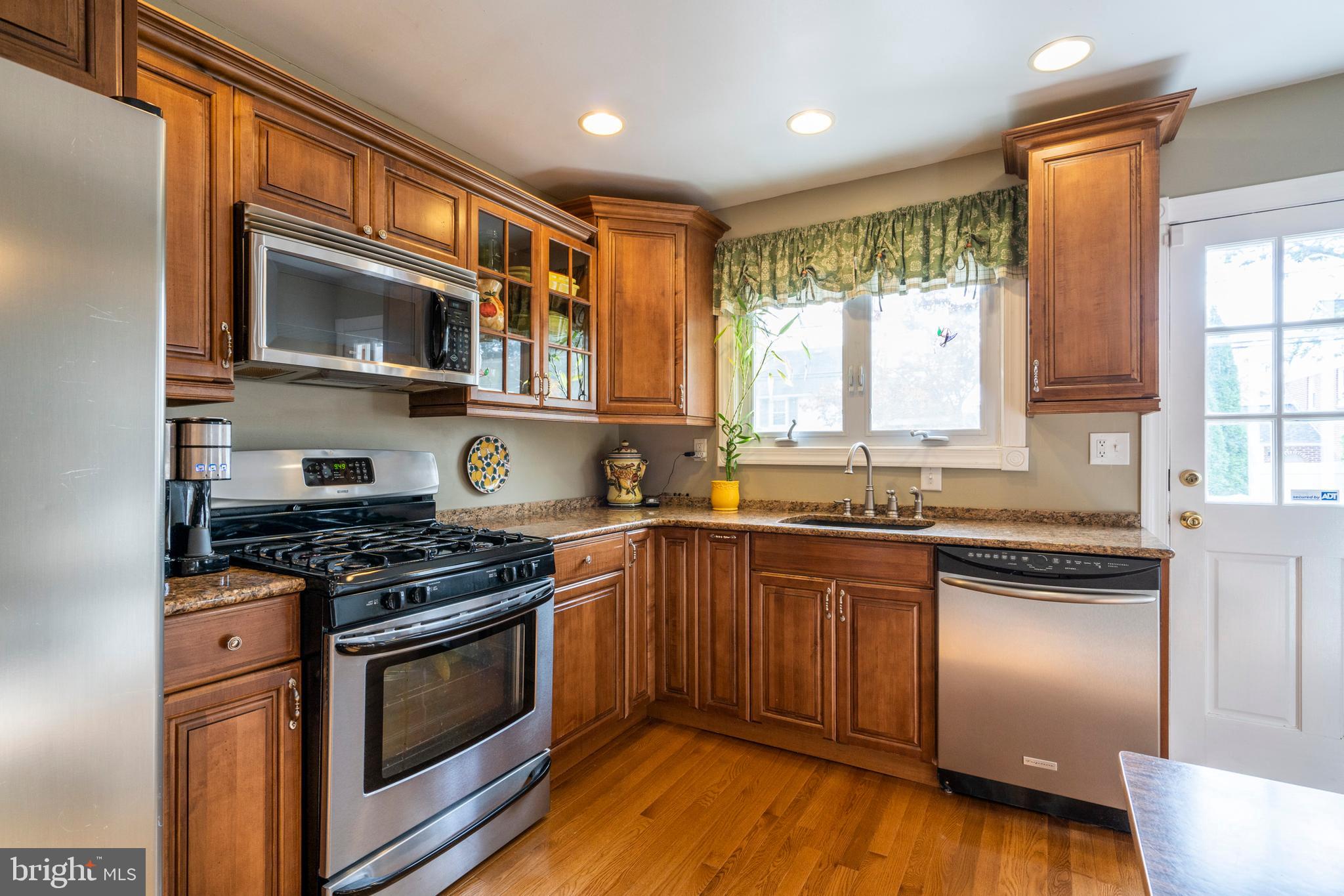 117 Whitemarsh Road Ardmore, PA 19003 - Photo 10 of 38