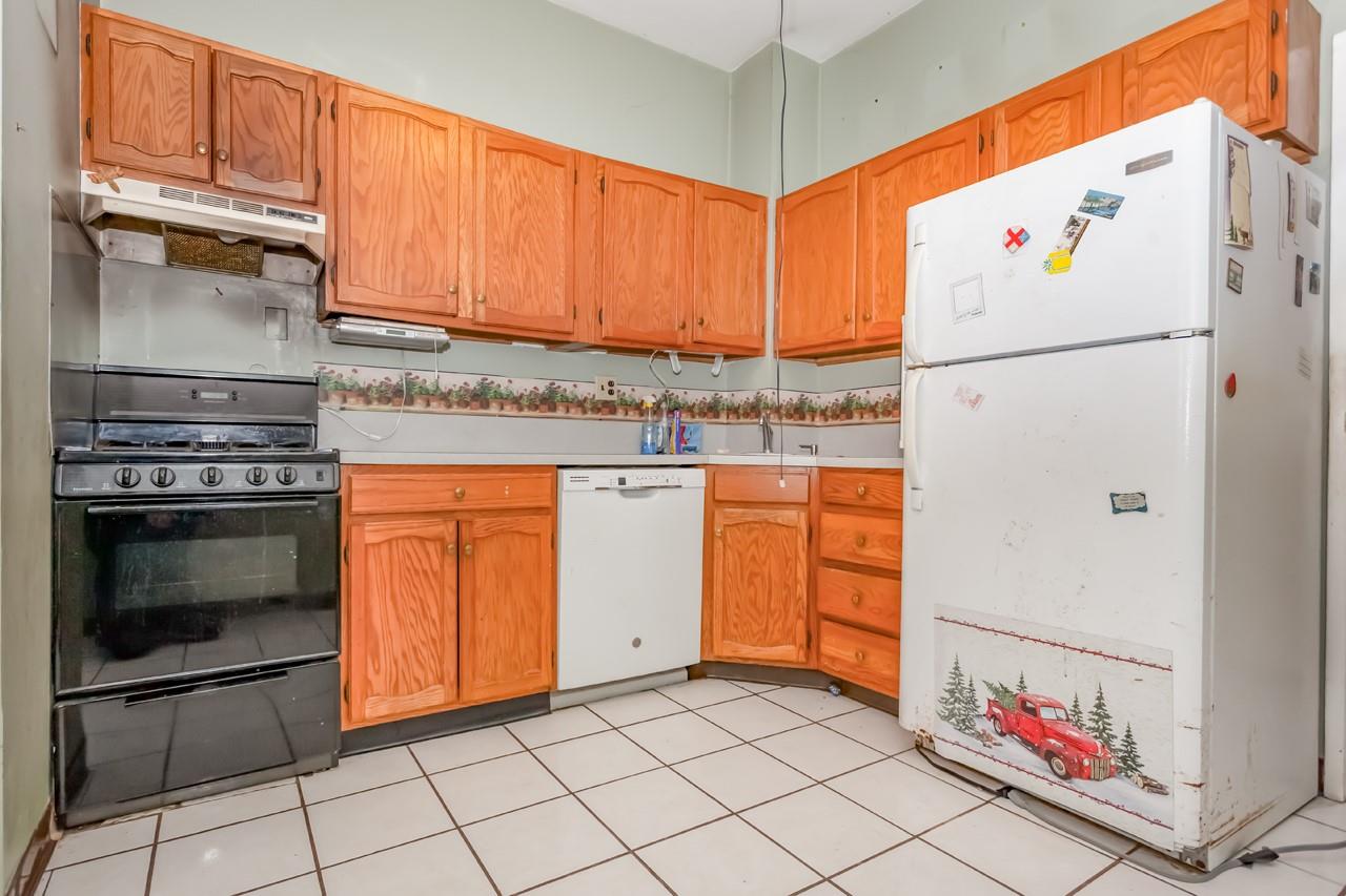 1 Lakeview Drive, Unit LL5 Peekskill, NY 10566 - Photo 4 of 23 a kitchen with granite countertop a white stove top oven and cabinets