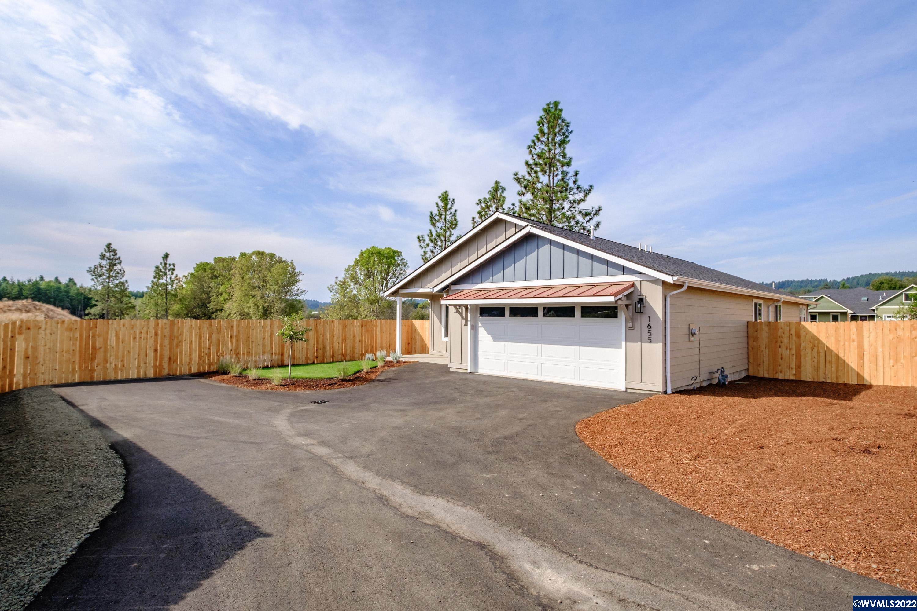 1655 Southwest Ellis Street Dallas, OR 97338 - Photo 2 of 42 Gallery Image 2