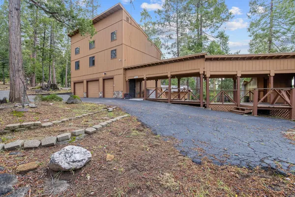 $749,900 | 38443 Red Leaf Lane, Shaver Lake, CA 93664