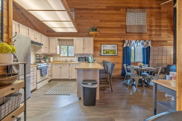 $749,900 | 38443 Red Leaf Lane, Shaver Lake, CA 93664