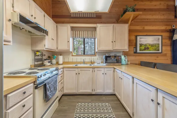 $749,900 | 38443 Red Leaf Lane, Shaver Lake, CA 93664