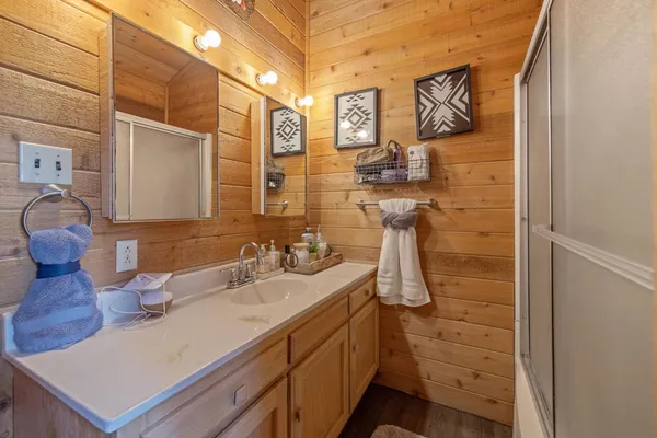$749,900 | 38443 Red Leaf Lane, Shaver Lake, CA 93664