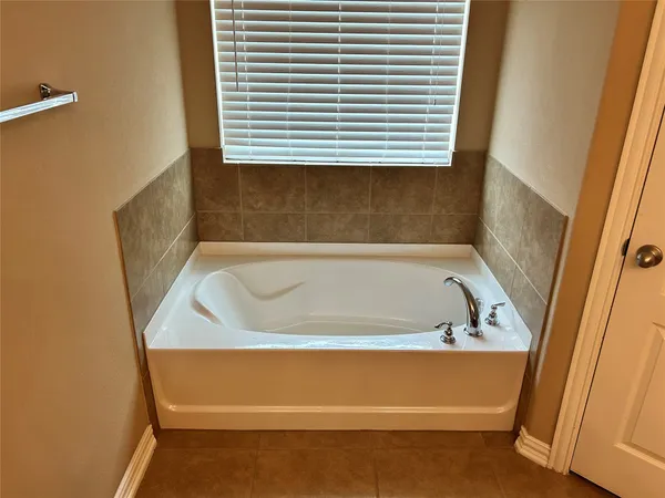 $1,950 | 705 Harwood Drive, San Marcos, TX 78666