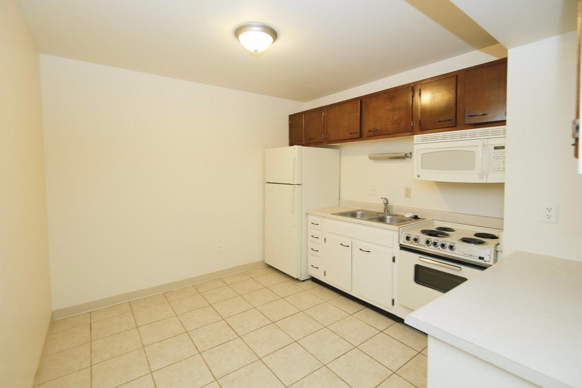 722 West Kilgore Road, Unit 108 Kalamazoo, MI 49008 - Photo 6 of 16 15030762_05