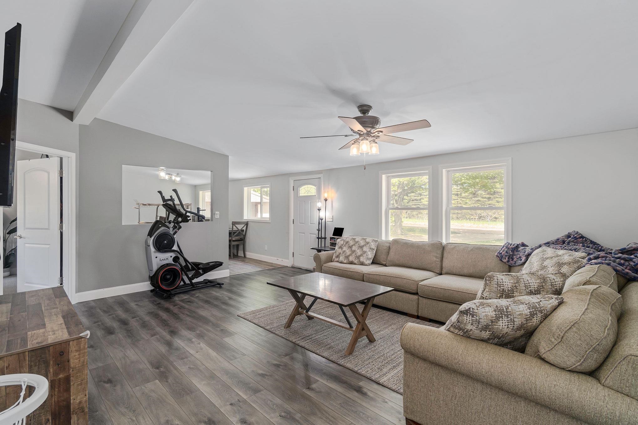 458 South Weldon Road Beulah, MI 49617 - Photo 4 of 24 1900167-3.JPG