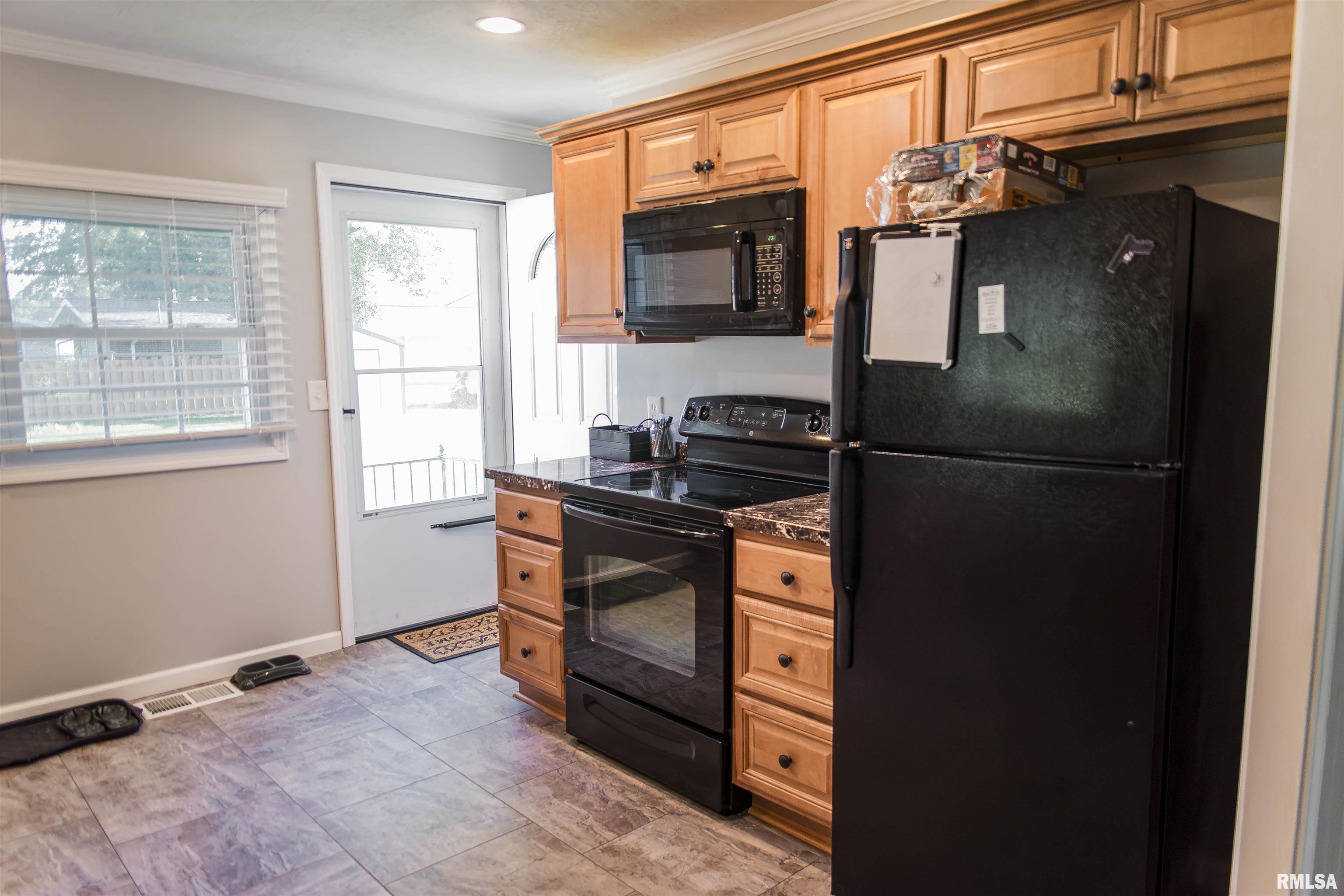 211 East Prairie Street Camp Point, IL 62320 - Photo 3 of 11 Gallery Image 3
