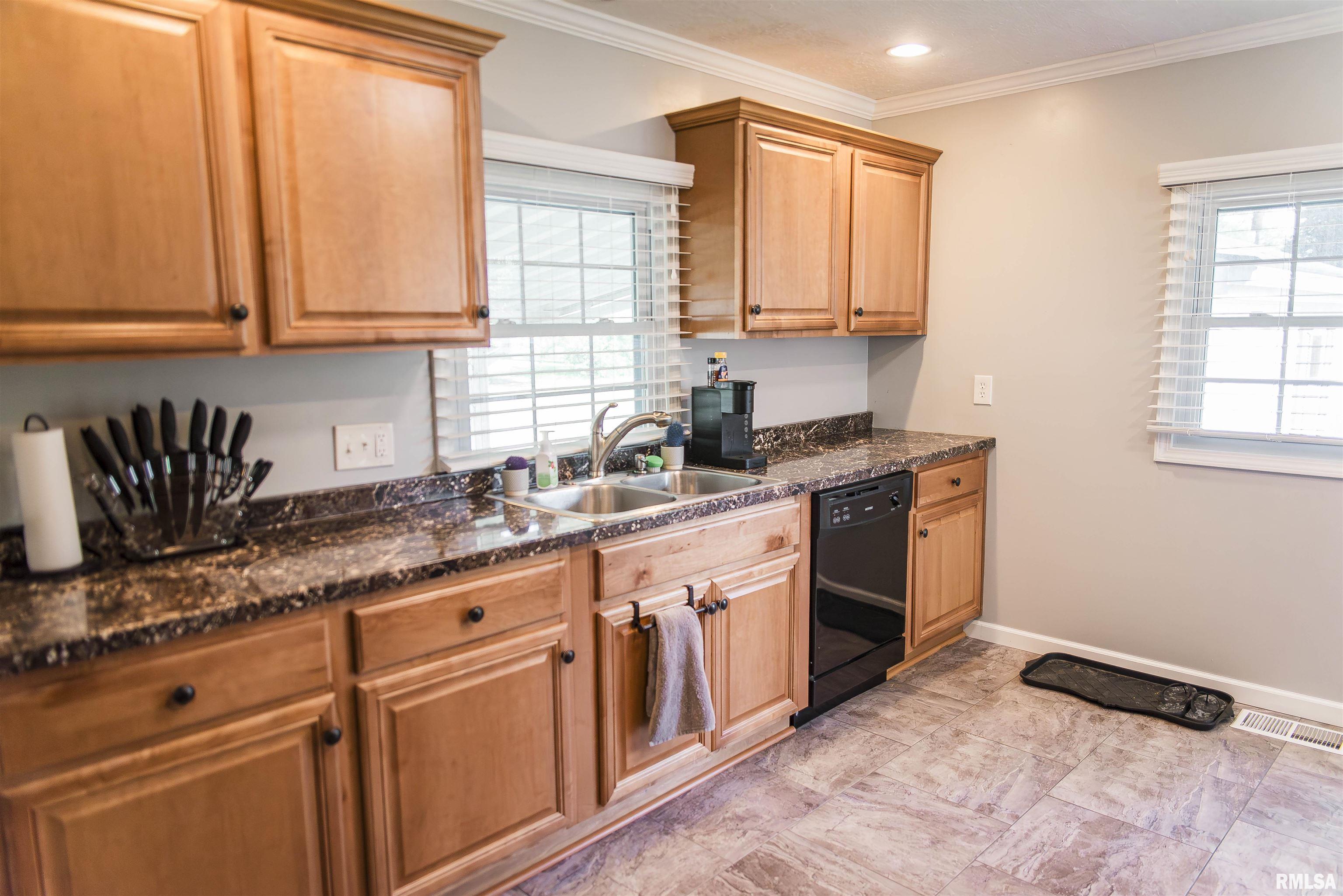 211 East Prairie Street Camp Point, IL 62320 - Photo 4 of 11 Gallery Image 4