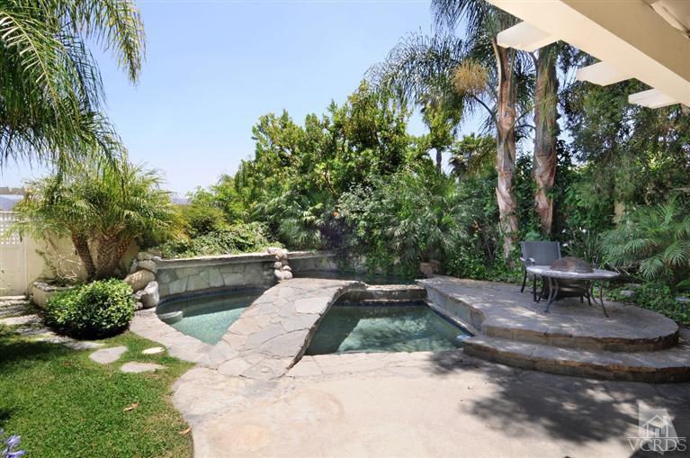 822 Congressional Road Simi Valley, CA 93065 - Photo 22 of 36 a view of a backyard