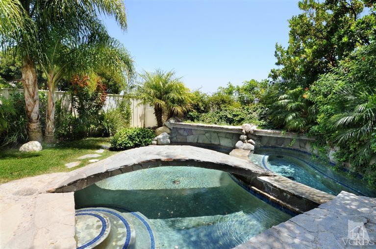 822 Congressional Road Simi Valley, CA 93065 - Photo 23 of 36 a view of a backyard with swimming pool