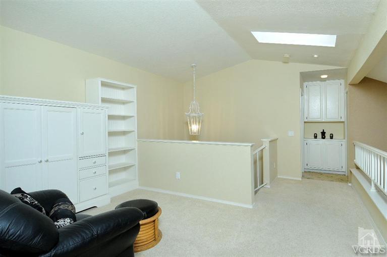 822 Congressional Road Simi Valley, CA 93065 - Photo 29 of 36 a living room with furniture