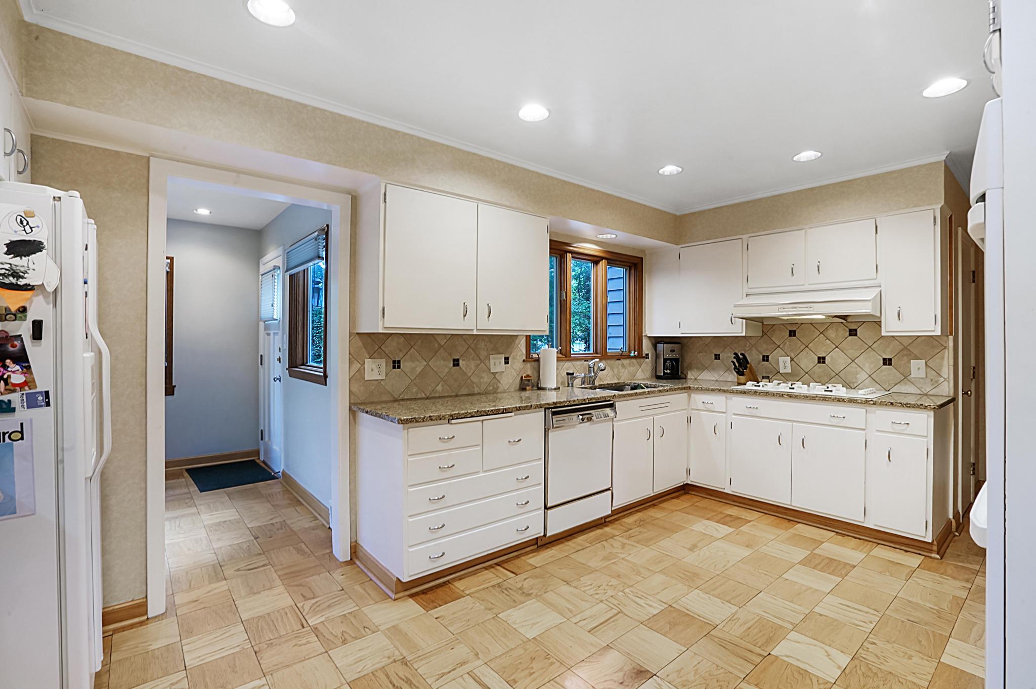 296 South Merkle Road Columbus, OH 43209 - Photo 11 of 32