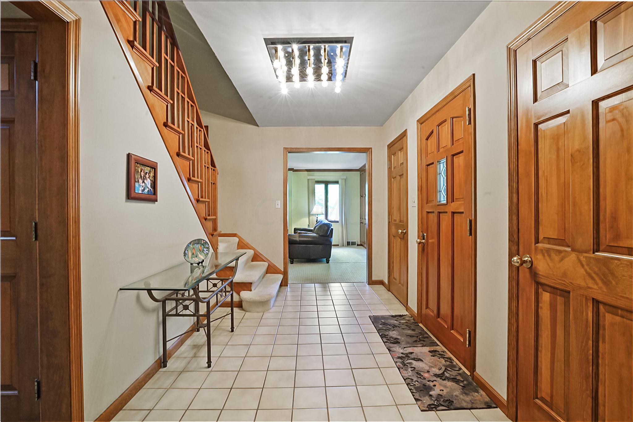 296 South Merkle Road Columbus, OH 43209 - Photo 4 of 32