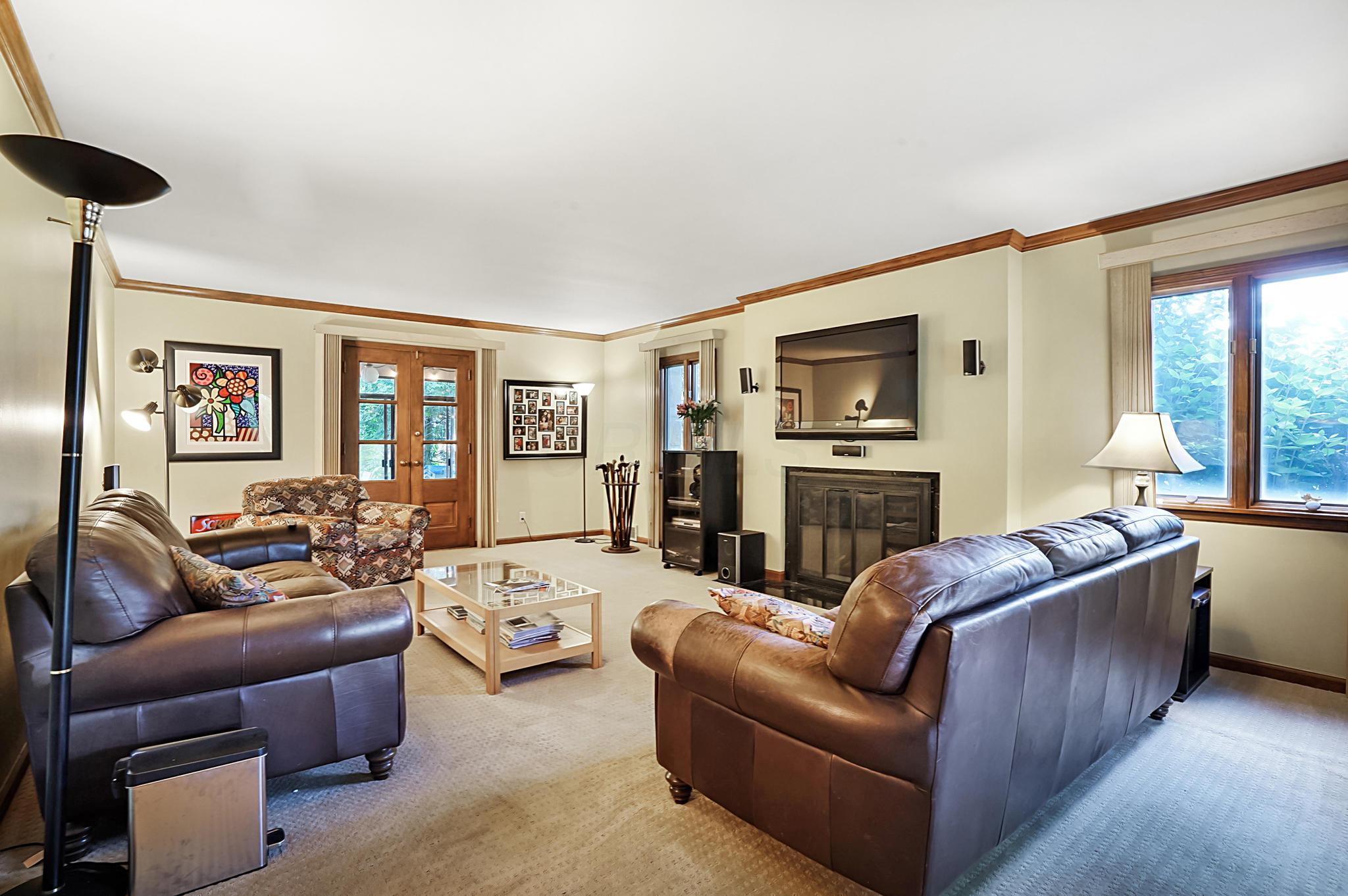 296 South Merkle Road Columbus, OH 43209 - Photo 5 of 32