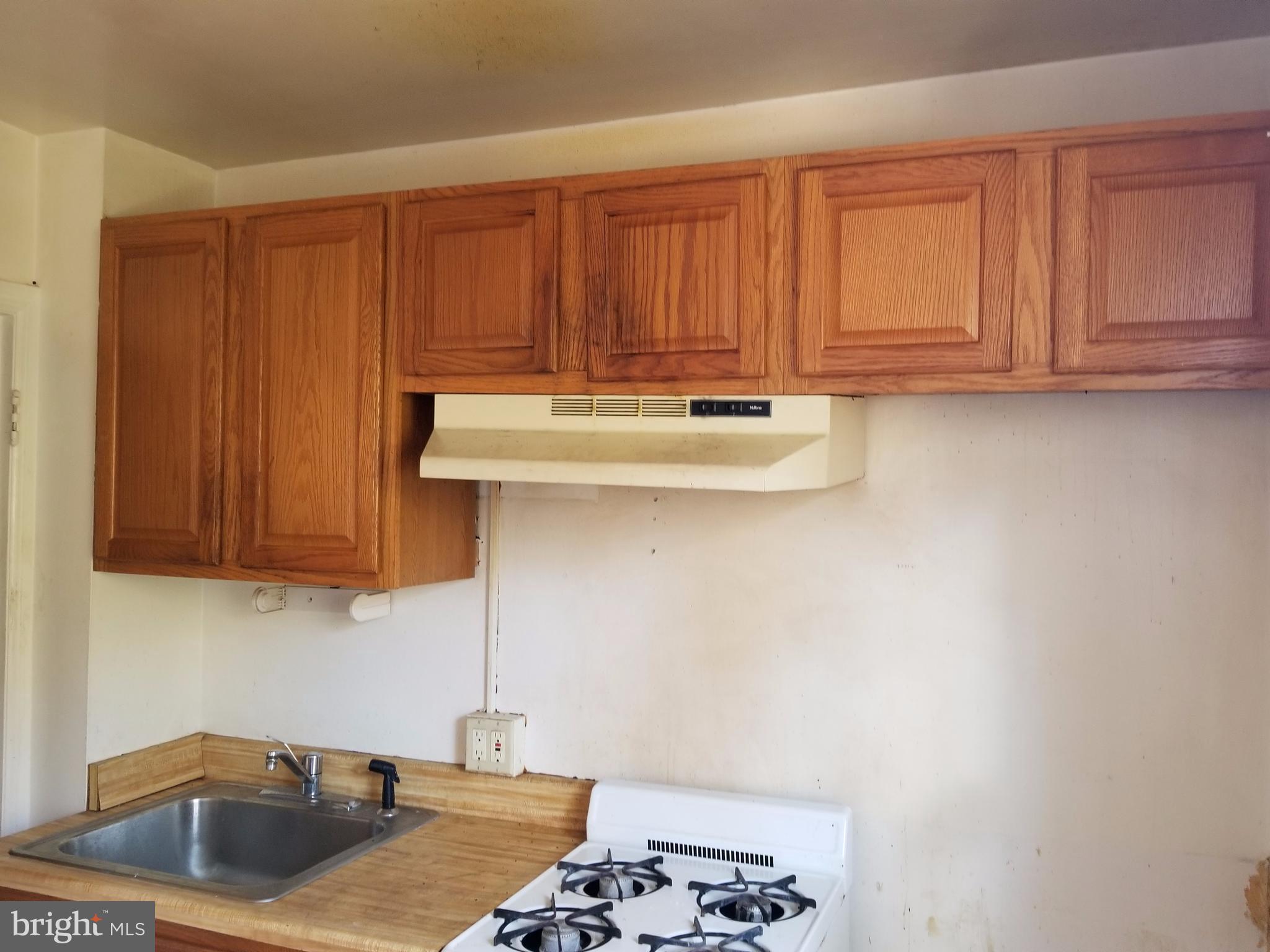 8525 Chestnut Oak Road Parkville, MD 21234 - Photo 10 of 30 Upper Level apartment