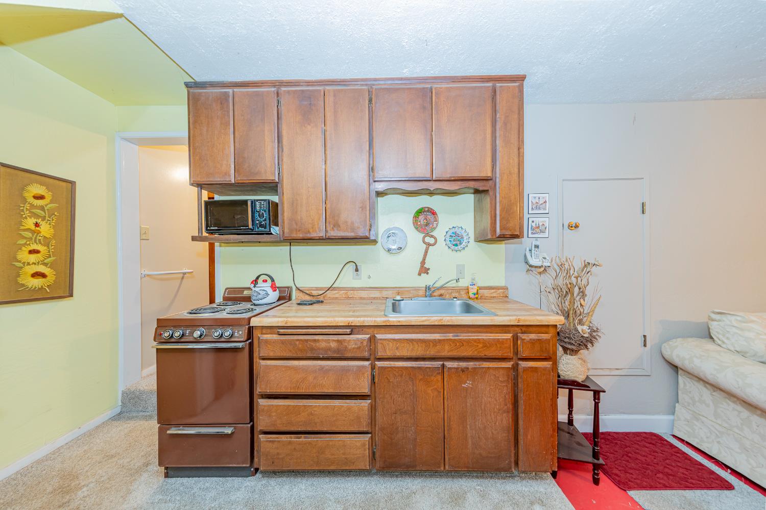 42585 Buckeye Road Oakhurst, CA 93644 - Photo 29 of 55 a room with storage and utility