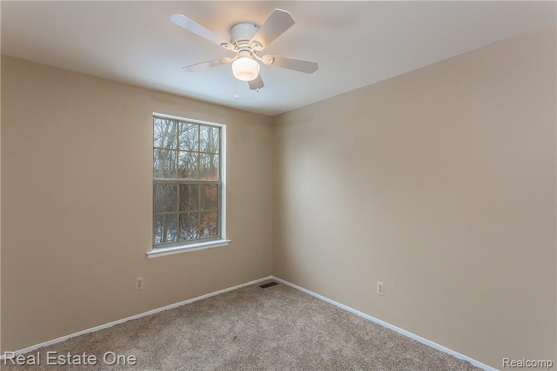110 Pine Tree Ridge, Unit 43 Waterford, MI 48327 - Photo 17 of 30 023-3675236-large.jpg