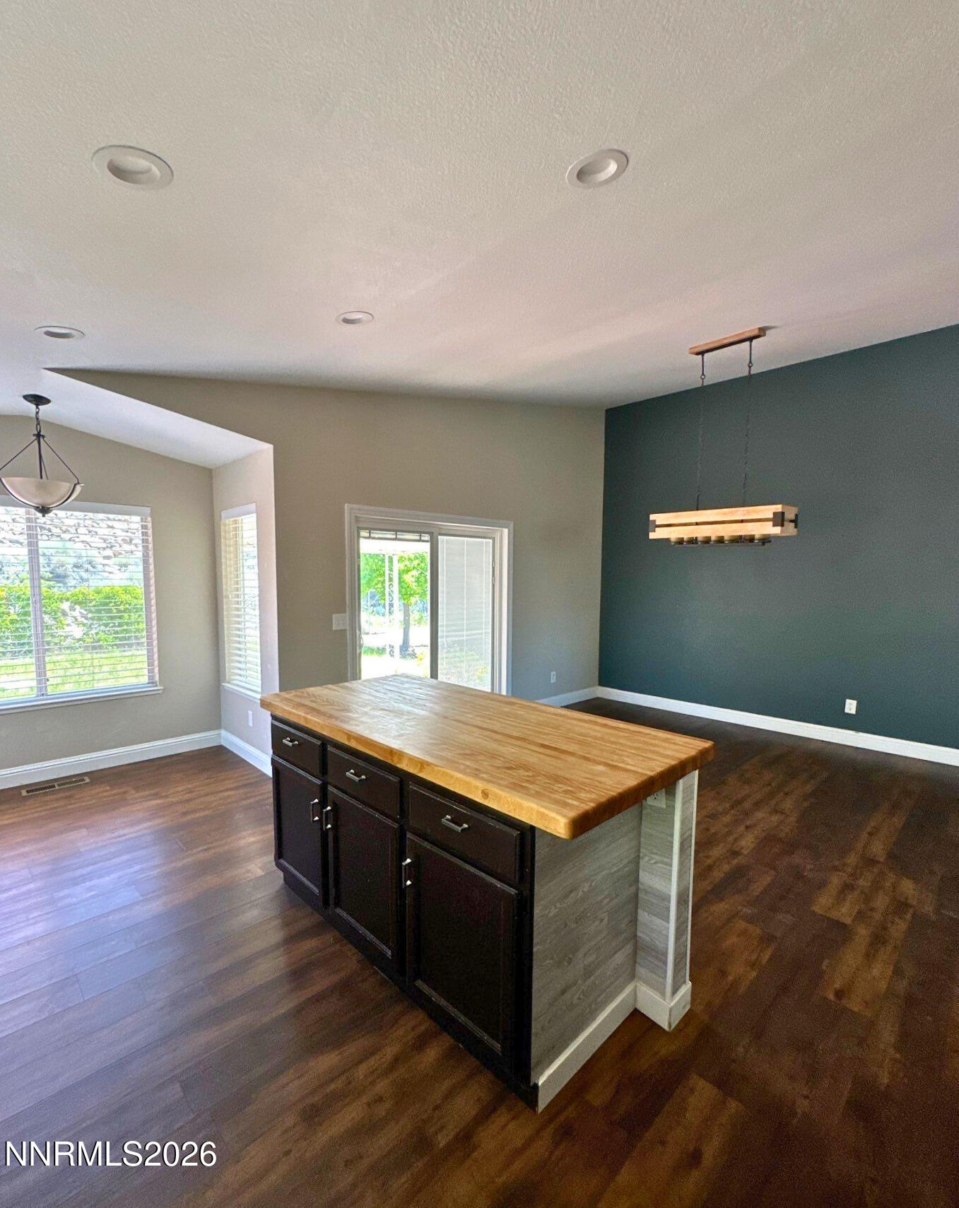 3470 Socrates Drive Reno, NV 89512 - Photo 8 of 16 f078eb49-d0d3-4fbe-91ef-1731e1bb42d2