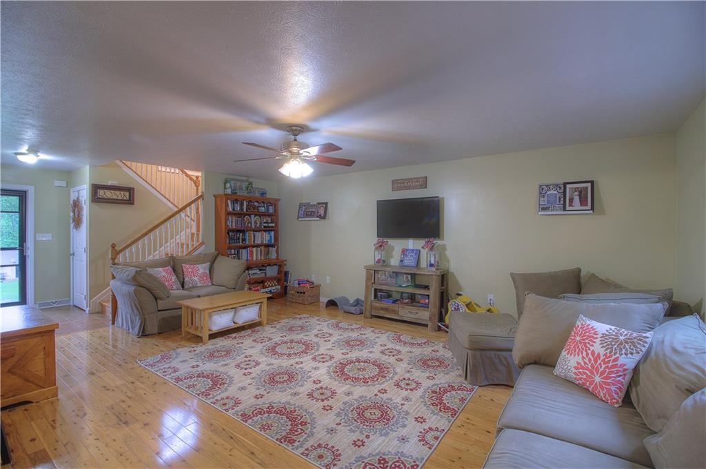 569 Leeper Road Georgetown, PA 15043 - Photo 5 of 25