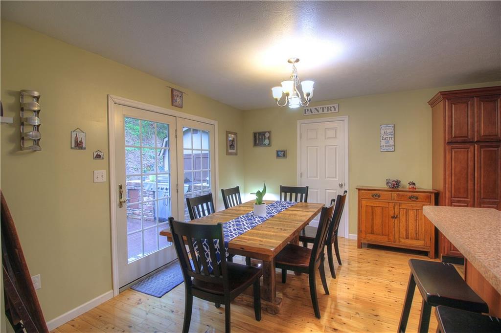569 Leeper Road Georgetown, PA 15043 - Photo 8 of 25 Eat in Kitchen!