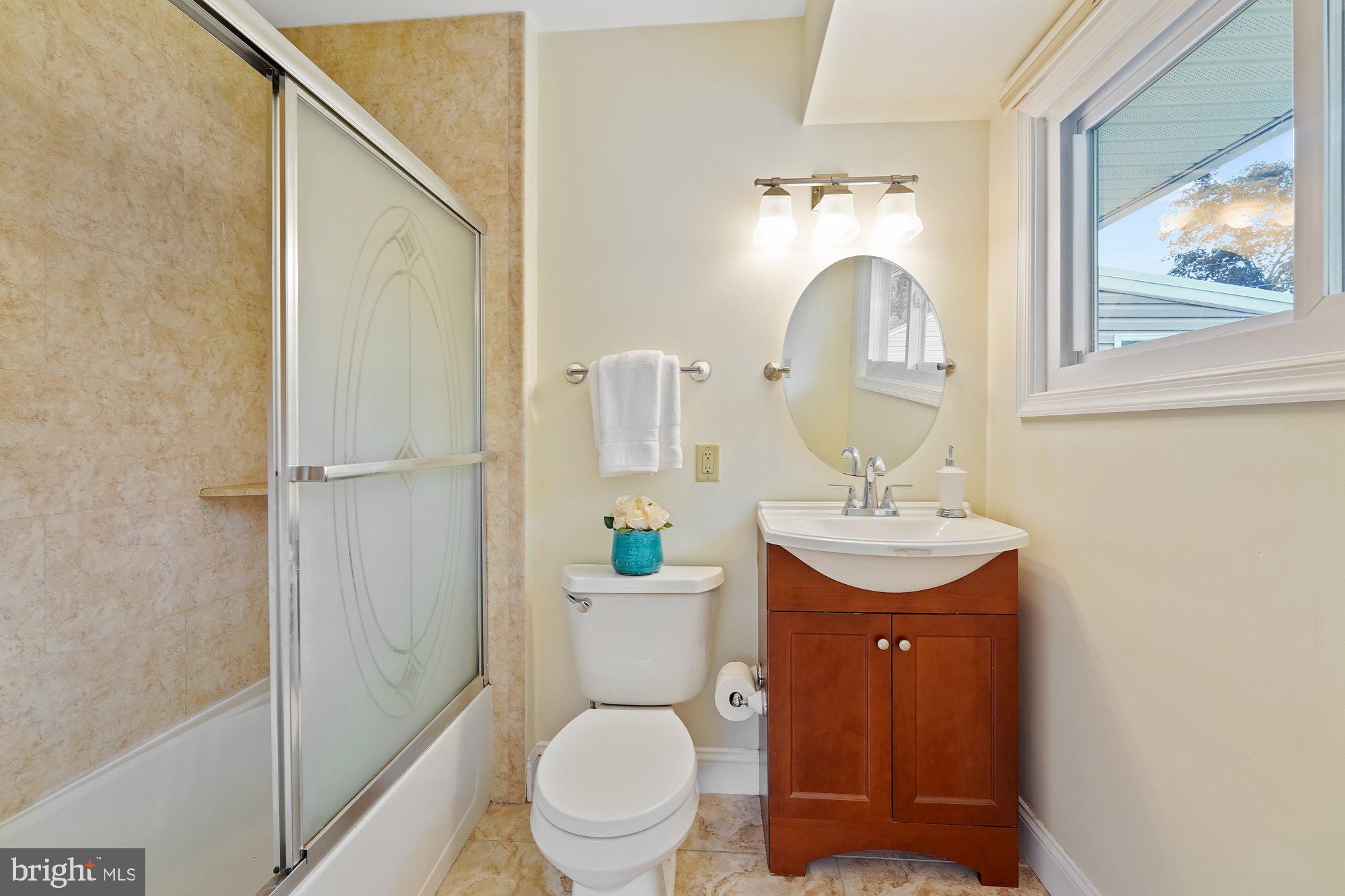 1914 Shipley Road Wilmington, DE 19803 - Photo 12 of 21 En suite bathroom in primary bedroom
