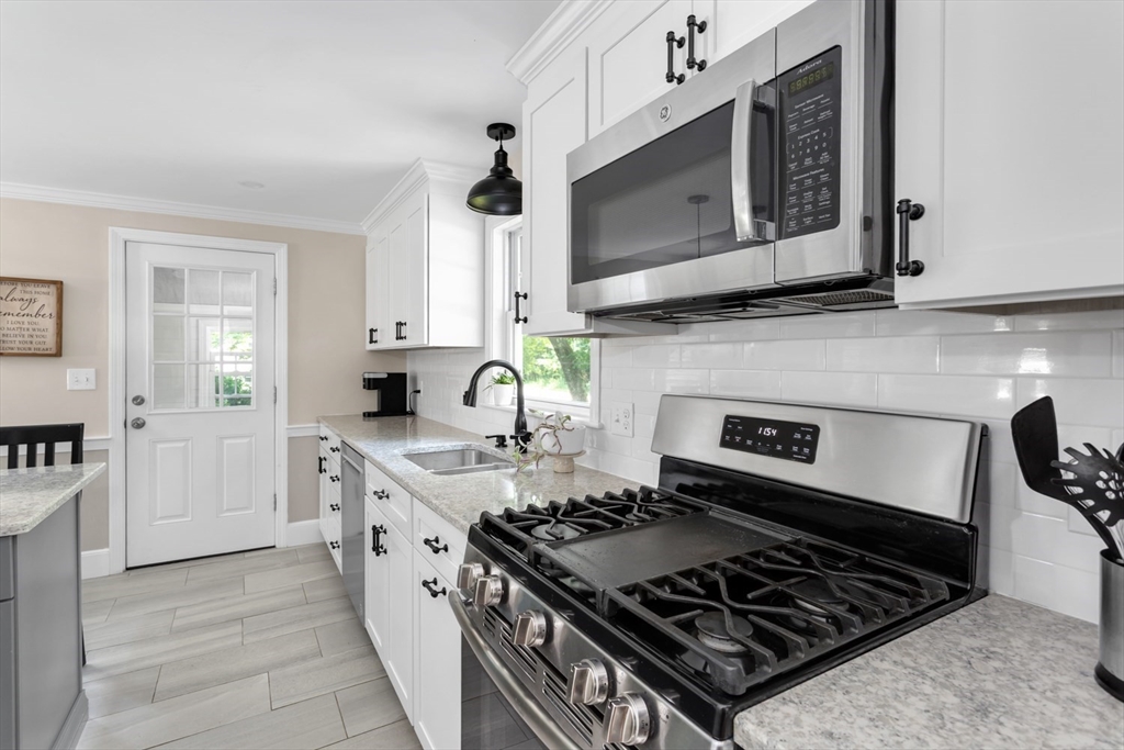 314 Pleasant Street Franklin, MA 02038 - Photo 14 of 40