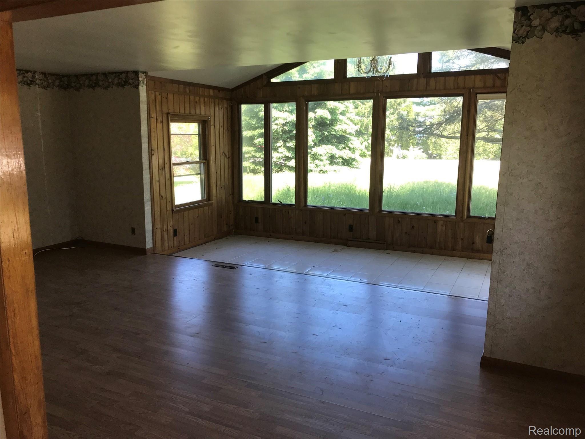 4045 Lakeshore Road Deckerville, MI 48427 - Photo 8 of 20 IMG_2121.jpg